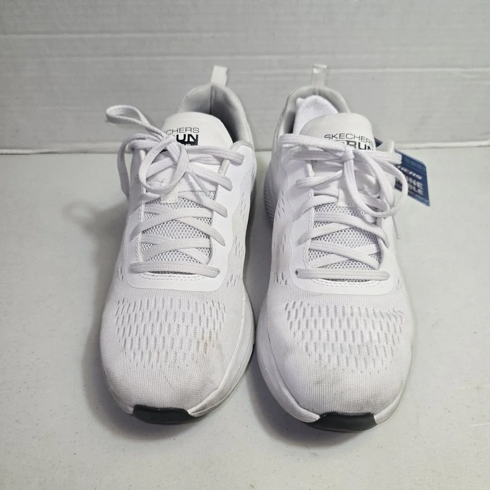 Skechers Max Cushioning White Running Shoes Women's Size 8 (128262)